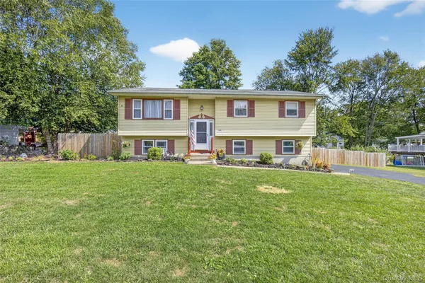 $479,900 | 205 Oriole Drive, Montgomery, NY 12549
