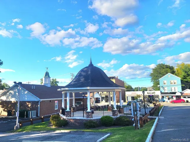 $479,900 | 205 Oriole Drive, Montgomery, NY 12549