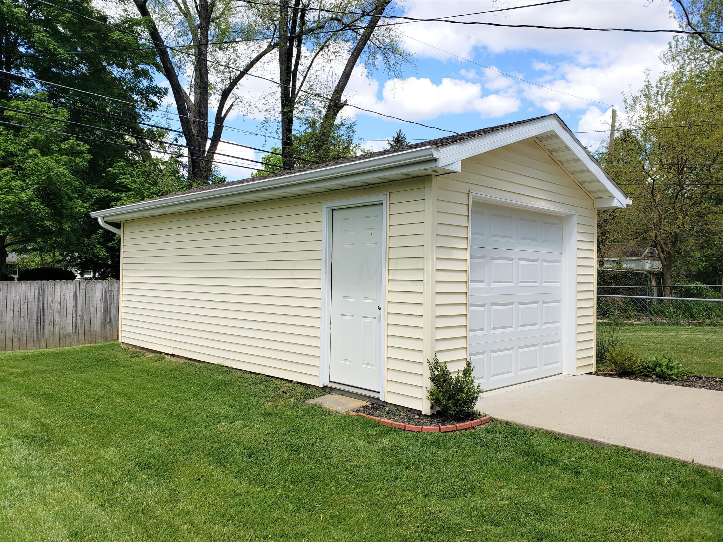 552 Chase Road Columbus, OH 43214 - Photo 8 of 31 Gallery Image 8