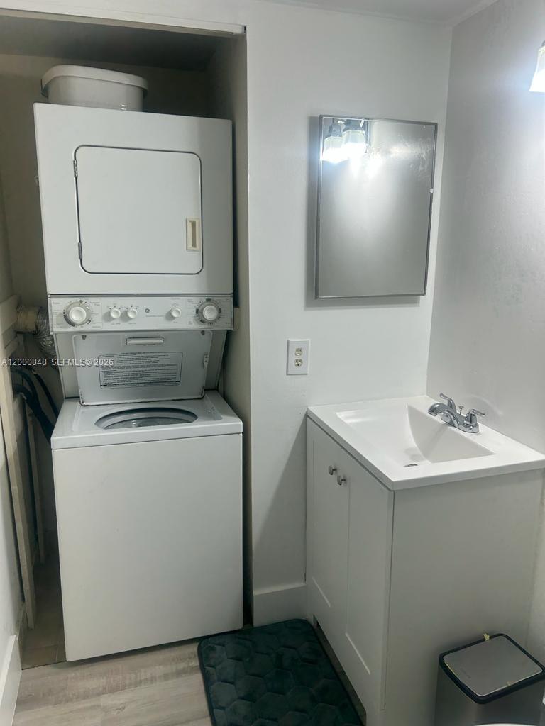 11790 Southwest 18th Street, Unit 4053 Miami, FL 33175 - Photo 6 of 17 a bathroom with a toilet sink and mirror