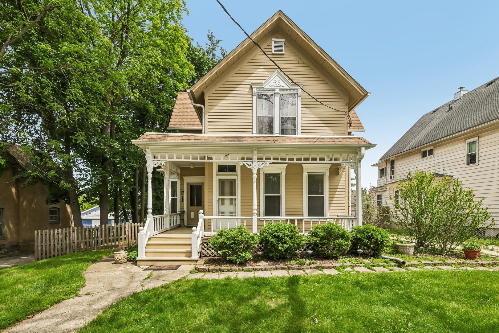 17 South Liberty Street Elgin, IL 60120 - Photo 1 of 17