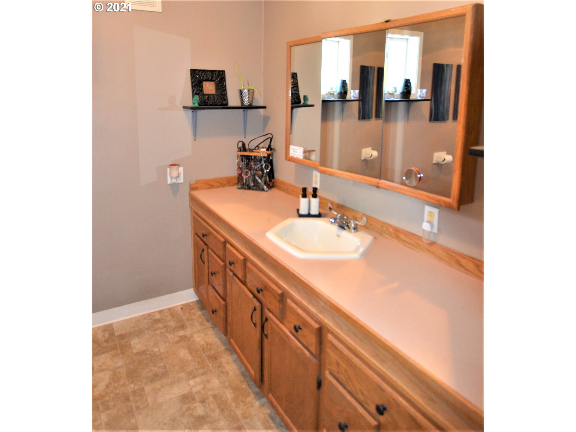 13 Southeast 10th Street Pendleton, OR 97801 - Photo 8 of 26 Gallery Image 8