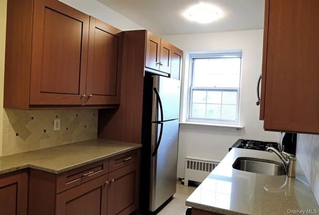 $2,195 | 220 Pelham Road, Unit 6G, New Rochelle, NY 10805