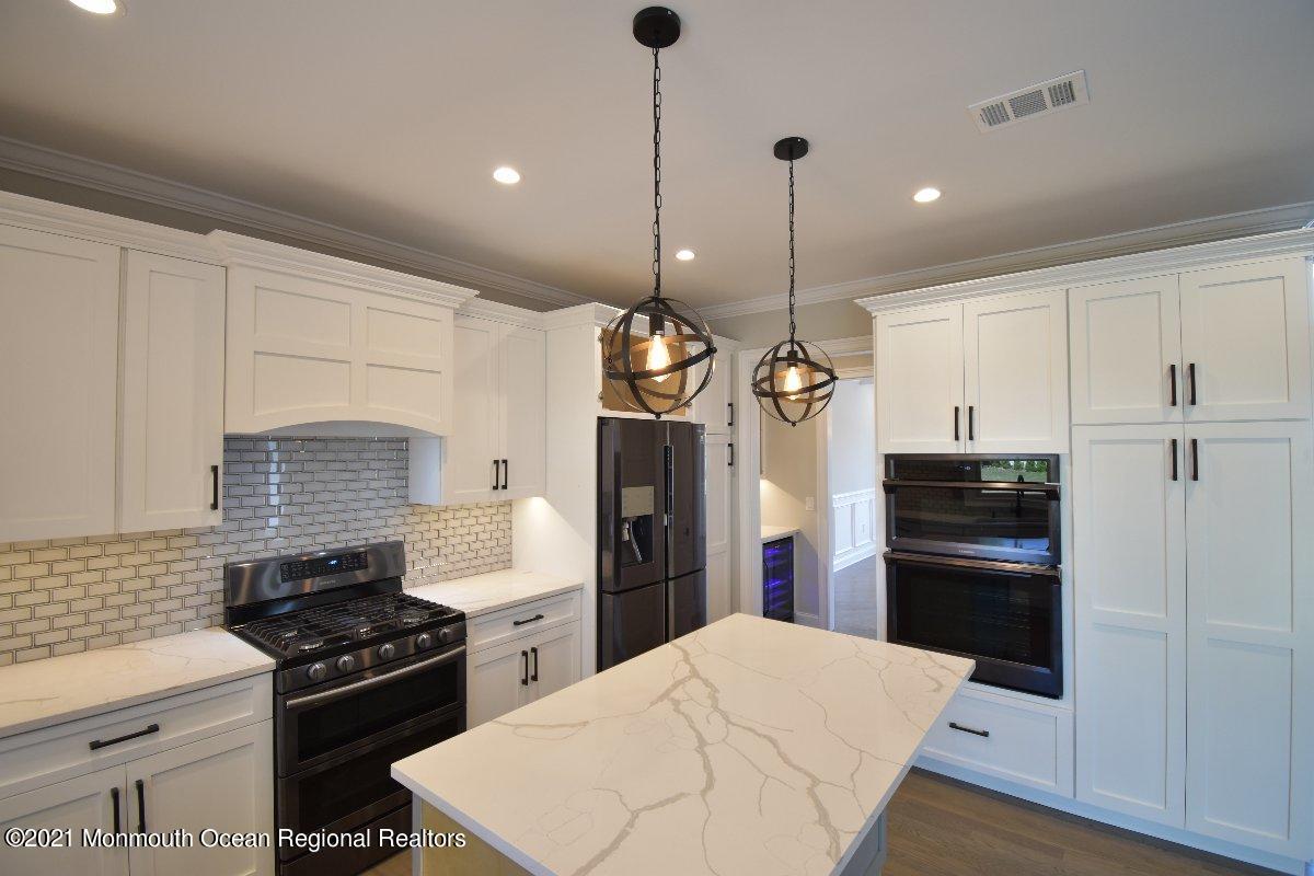 31 Lupine Way Clark, NJ 07066 - Photo 1 of 40 DSC_0469