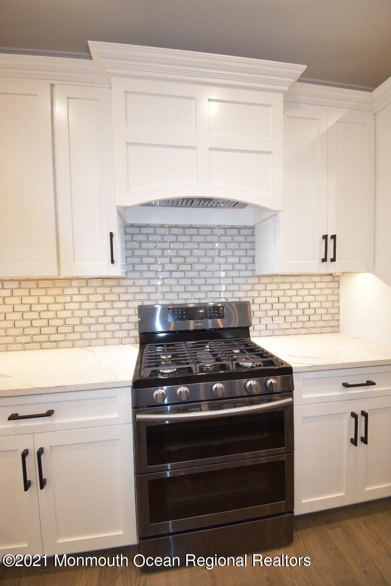 31 Lupine Way Clark, NJ 07066 - Photo 4 of 40 DSC_0470