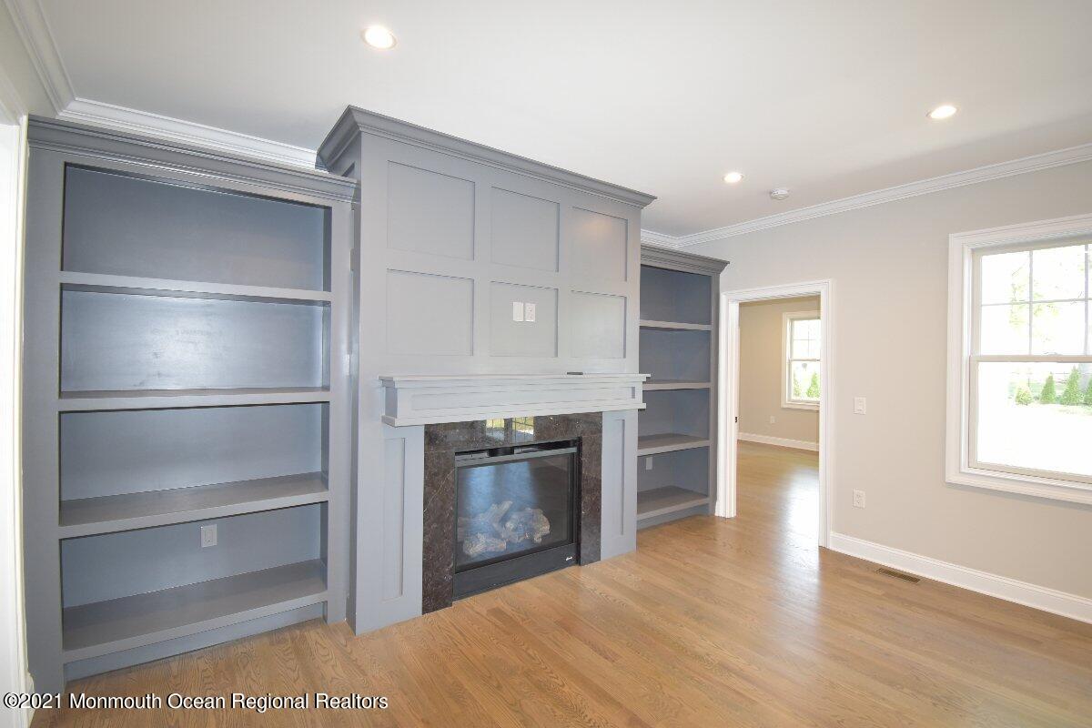 31 Lupine Way Clark, NJ 07066 - Photo 8 of 40 DSC_0480