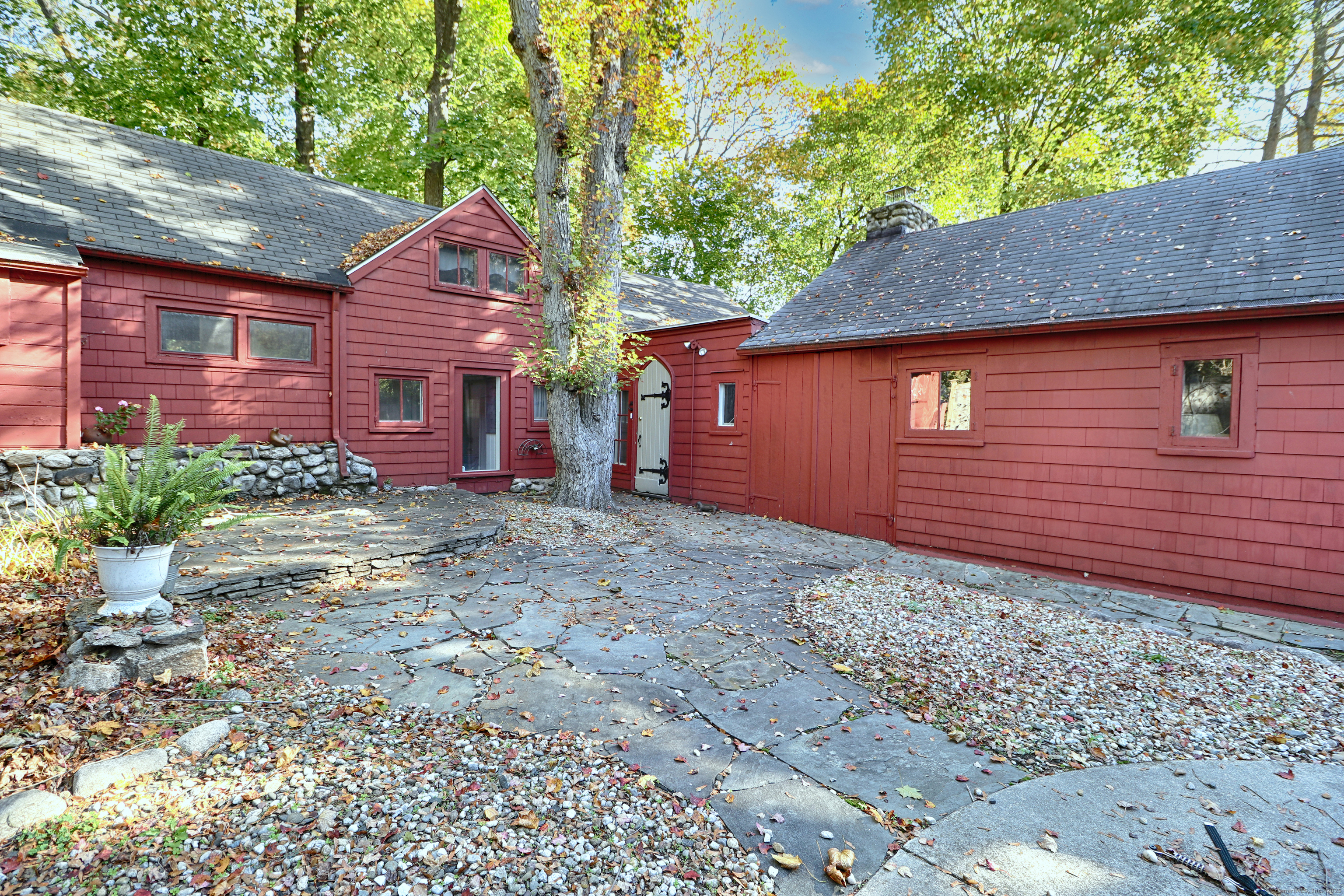 23 Bridge Street Westport, CT 06880 - Photo 3 of 39 a backyard of a house