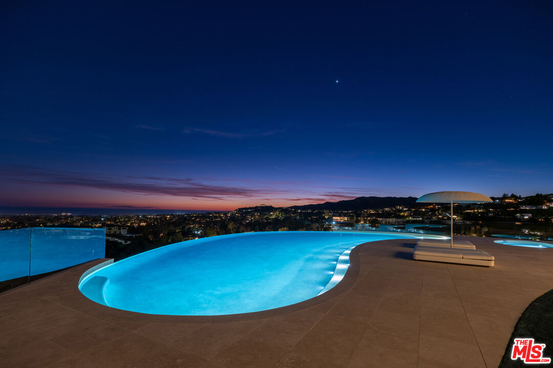684 Firth Avenue Los Angeles, CA 90049 - Photo 26 of 27 a view of outdoor space and yard