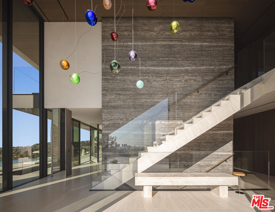 684 Firth Avenue Los Angeles, CA 90049 - Photo 6 of 27