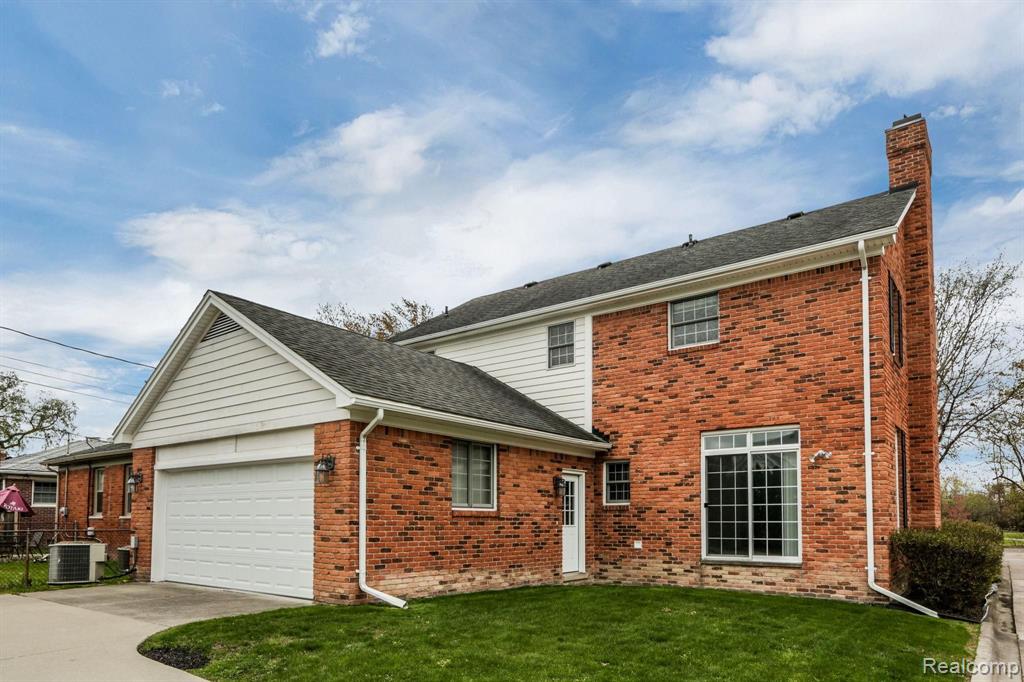 1110 Vernier Road Grosse Pointe Woods, MI 48236 - Photo 30 of 33