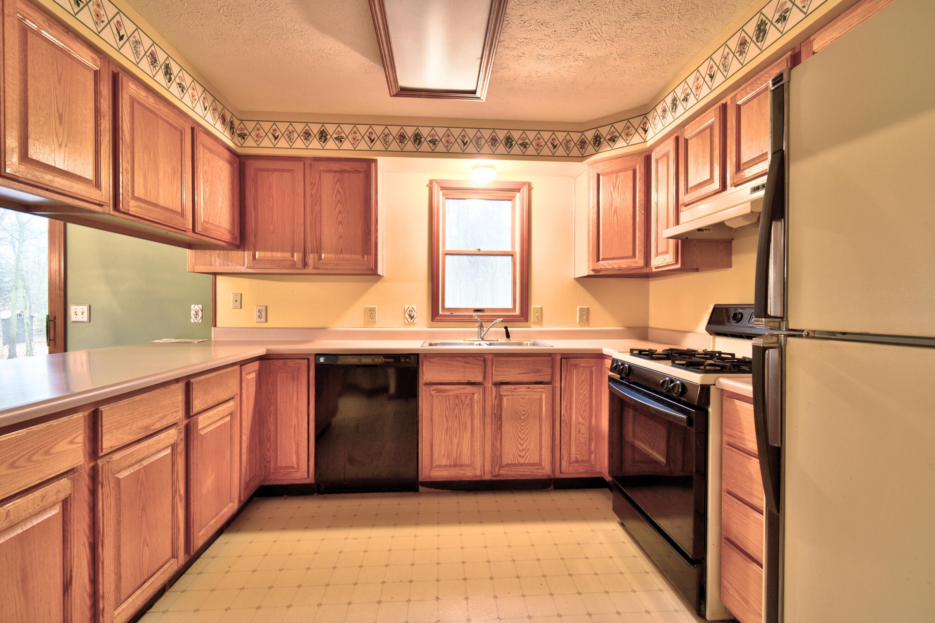 7585 Tree Top Lane Pigeon, MI 48755 - Photo 11 of 105 kt 8