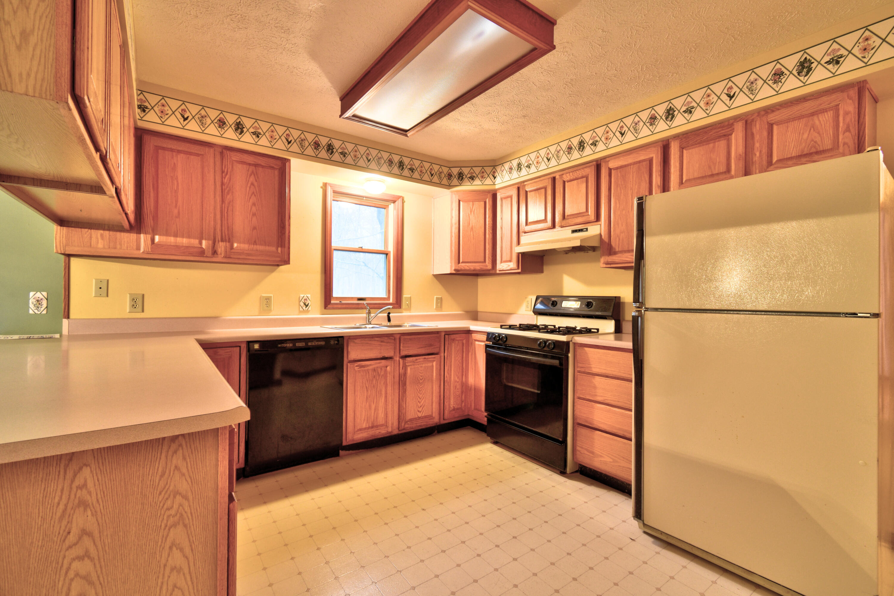 7585 Tree Top Lane Pigeon, MI 48755 - Photo 3 of 105 kt 4