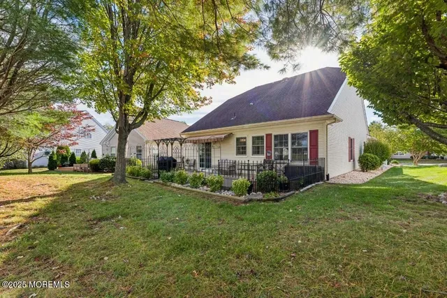 a view of house with backyard