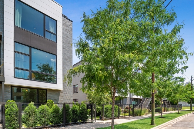 448 West Oak Street Chicago, IL 60610 - Photo 1 of 28 a view of a building ground