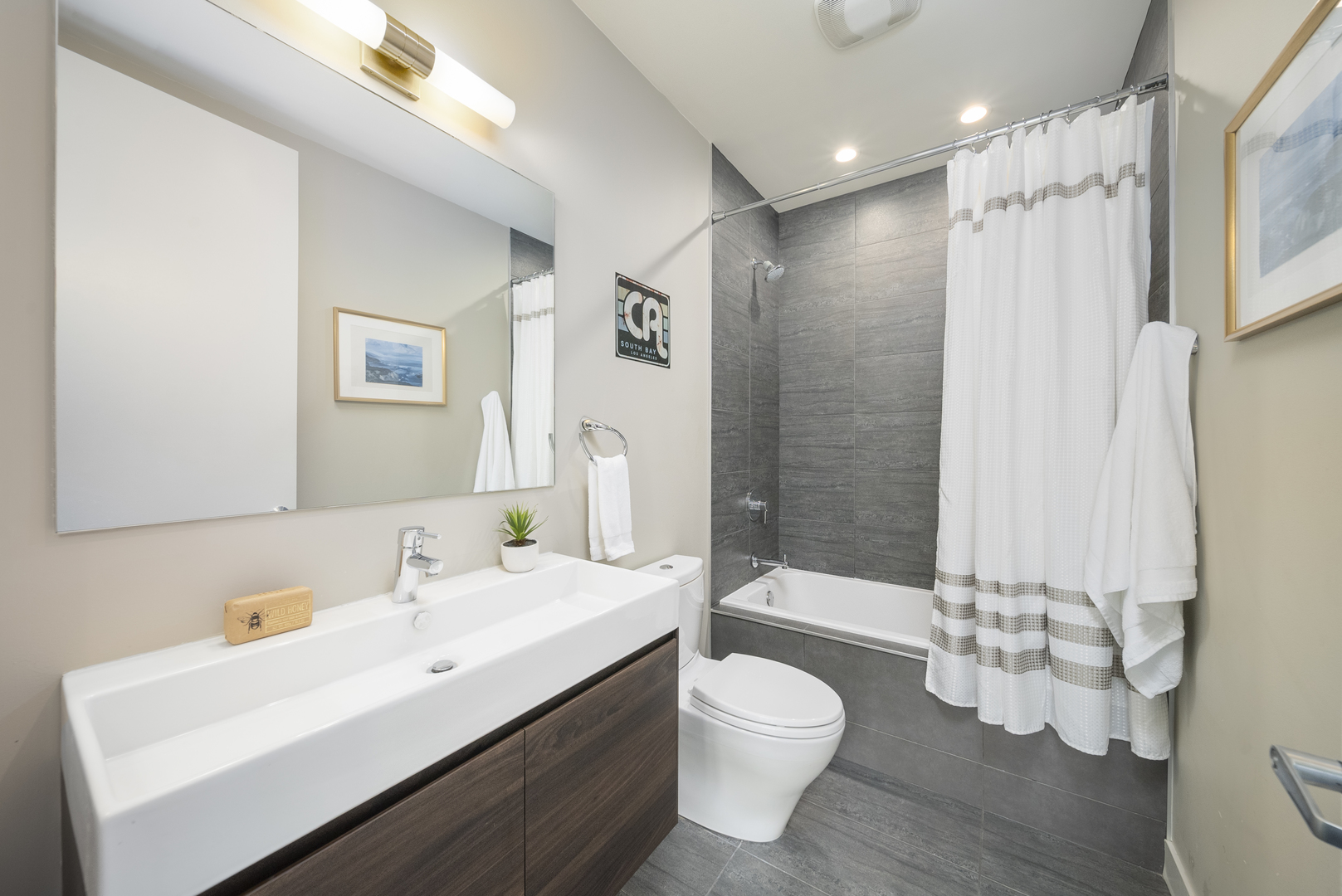 448 West Oak Street Chicago, IL 60610 - Photo 14 of 28 a bathroom with a sink toilet and shower