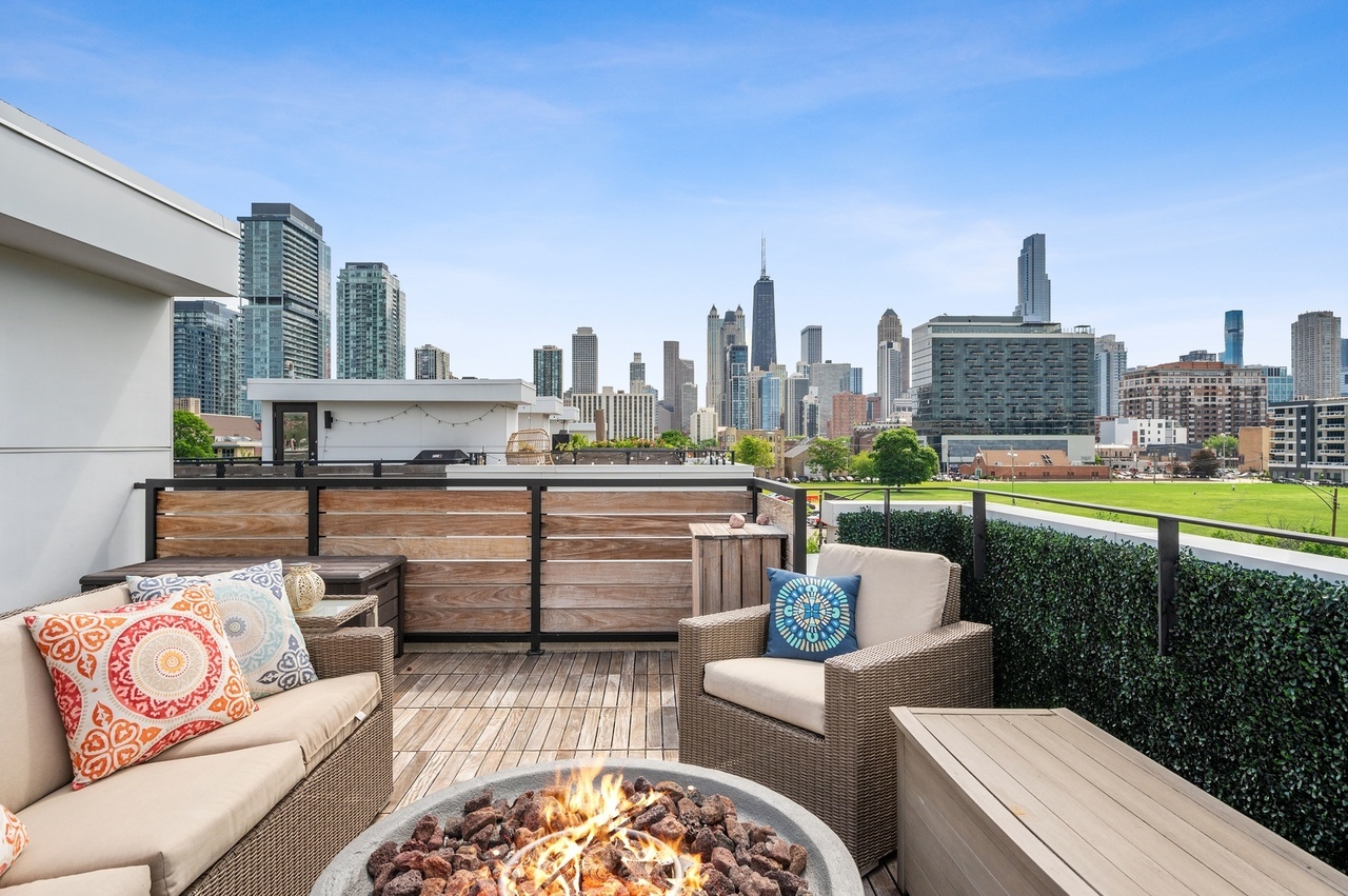 448 West Oak Street Chicago, IL 60610 - Photo 16 of 28 a view of a terrace with couches and a table