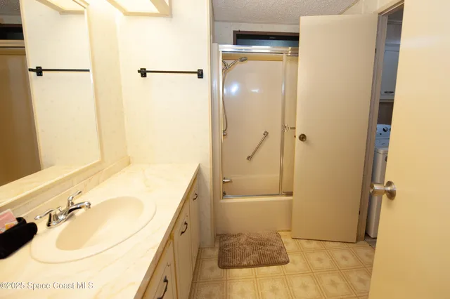 a view of utility room