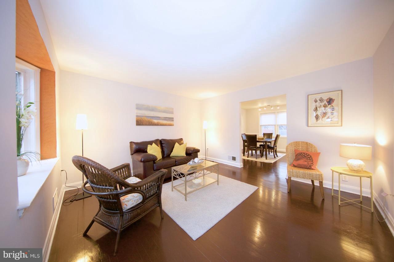 6217 Leith Walk Baltimore, MD 21239 - Photo 4 of 30 Living Room