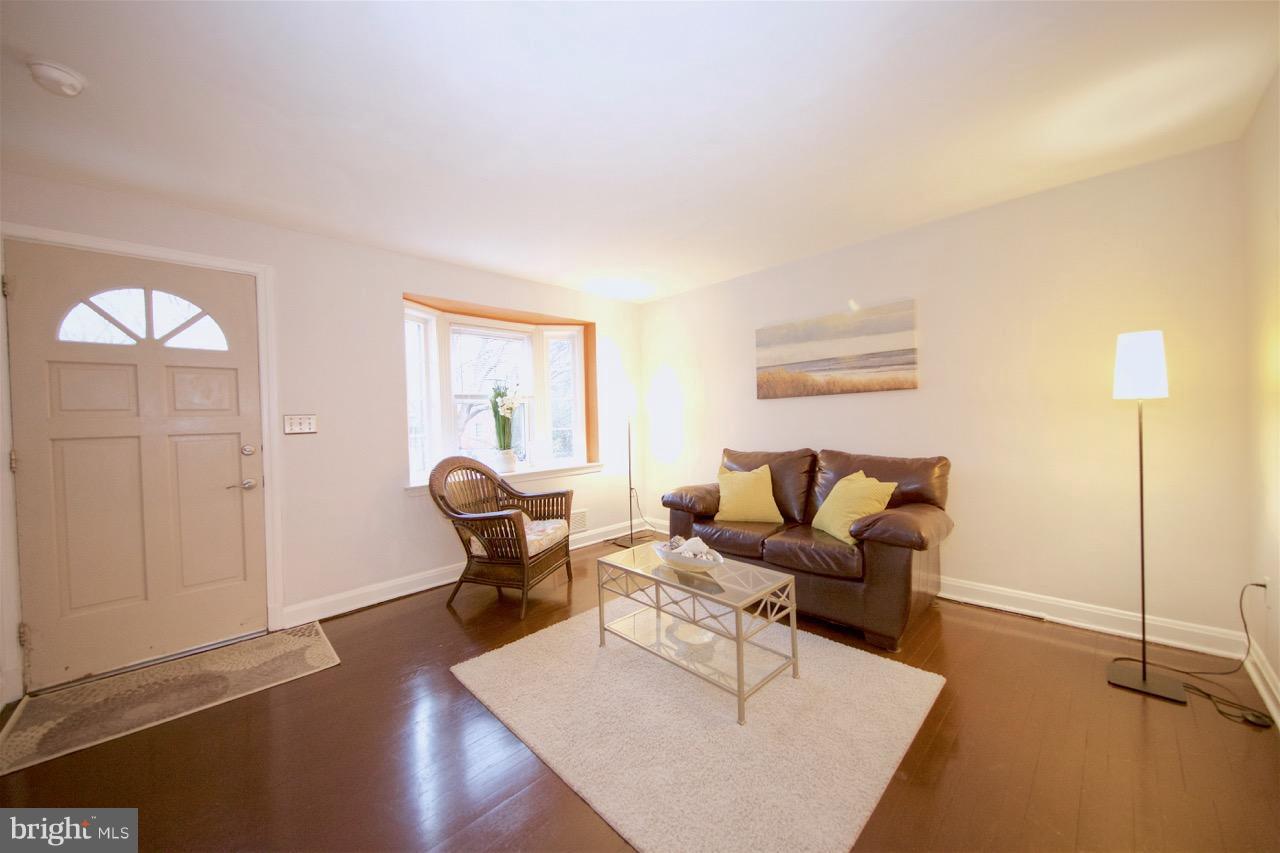 6217 Leith Walk Baltimore, MD 21239 - Photo 7 of 30 Living Room