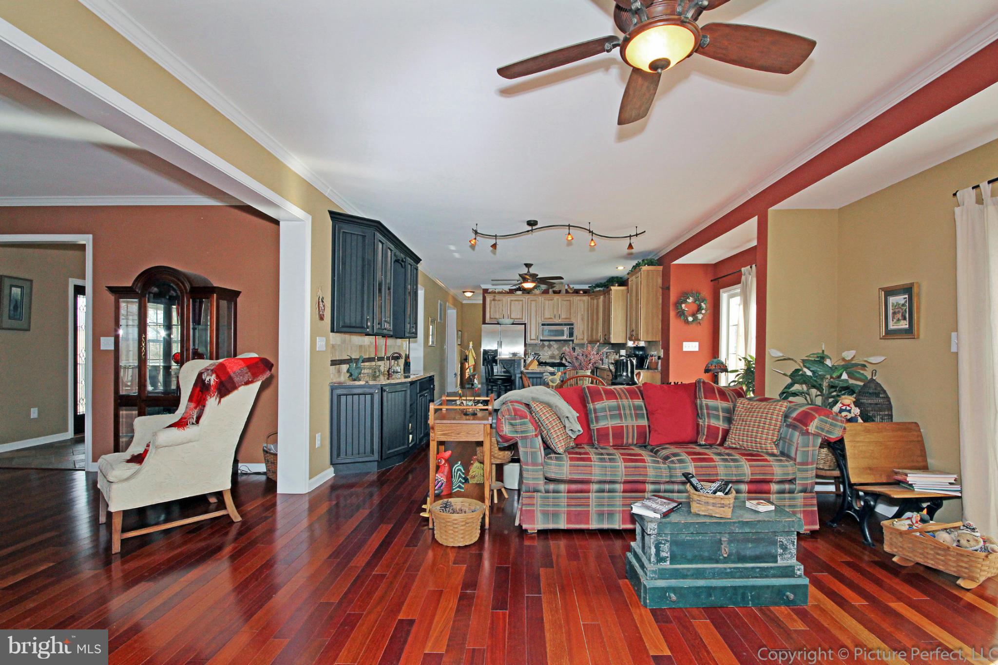 10400 Moxley Road Damascus, MD 20872 - Photo 8 of 30 Family Room