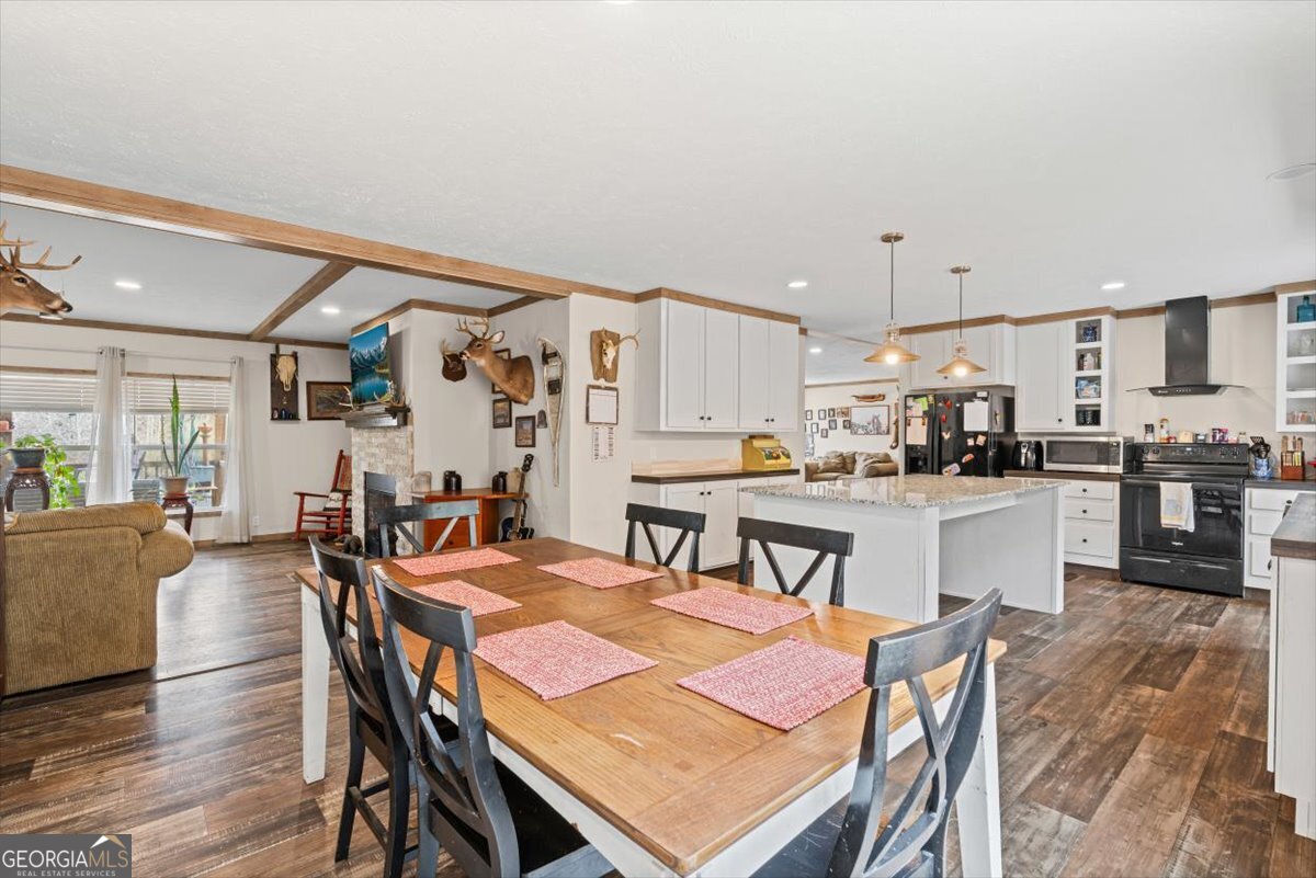 152 Campbell Road Cedartown, GA 30125 - Photo 20 of 42 a dining room with kitchen island a table and chairs