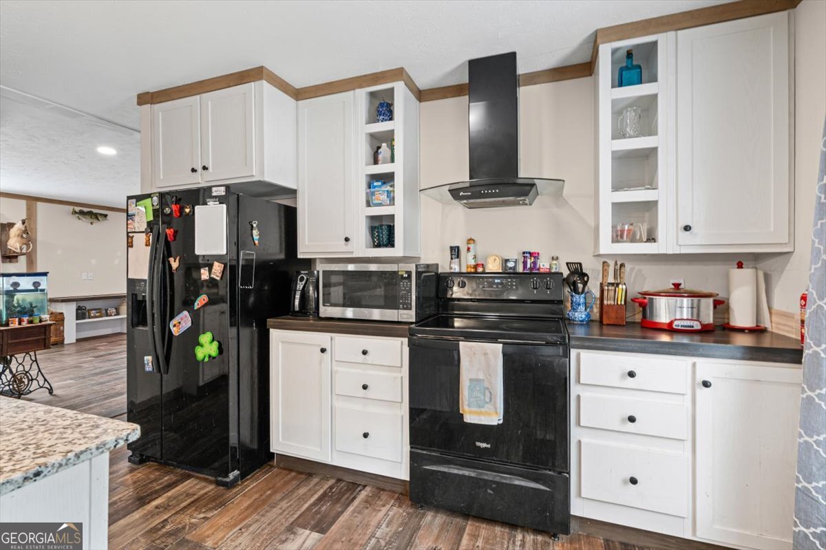 152 Campbell Road Cedartown, GA 30125 - Photo 23 of 42 a kitchen with stainless steel appliances a stove refrigerator and cabinets
