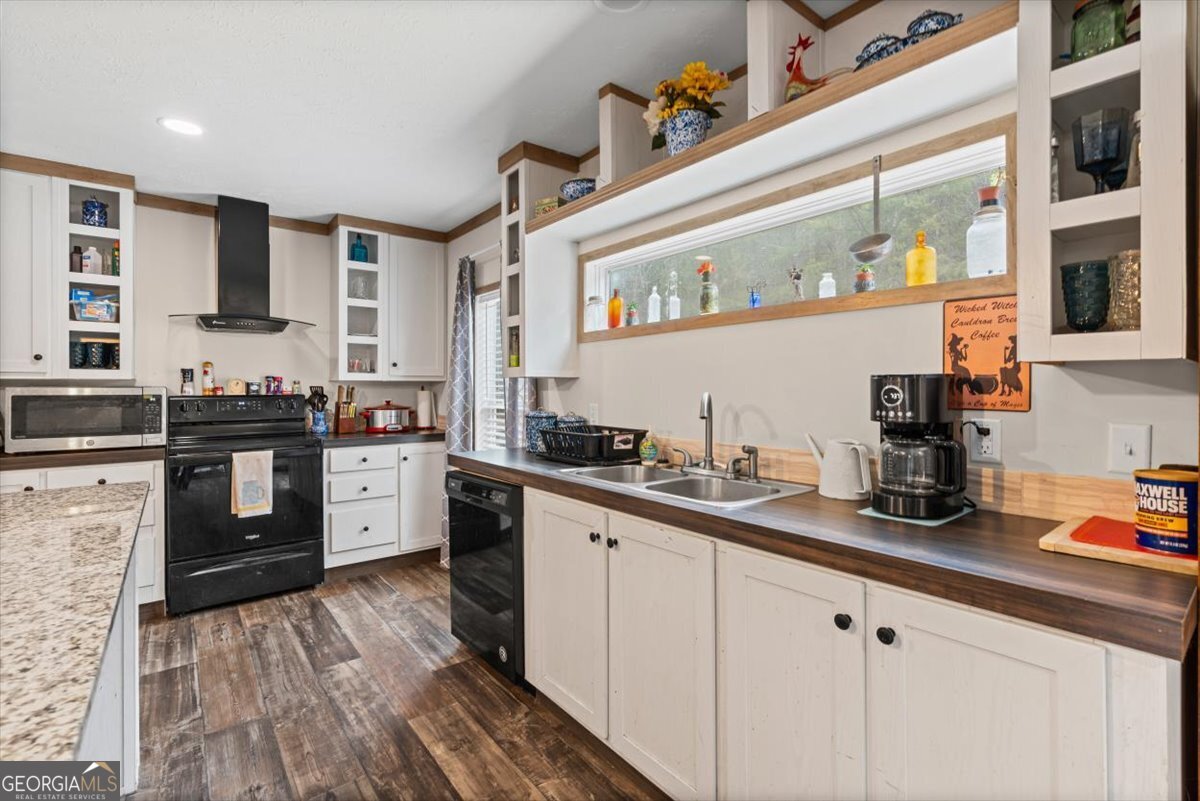 152 Campbell Road Cedartown, GA 30125 - Photo 25 of 42 a kitchen with stainless steel appliances granite countertop a sink and cabinets