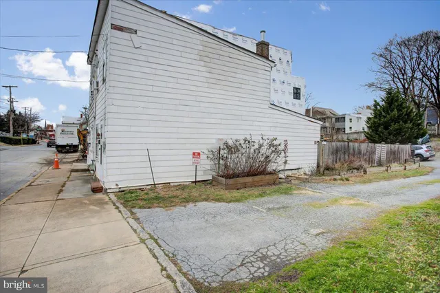 a view of a backyard of the house