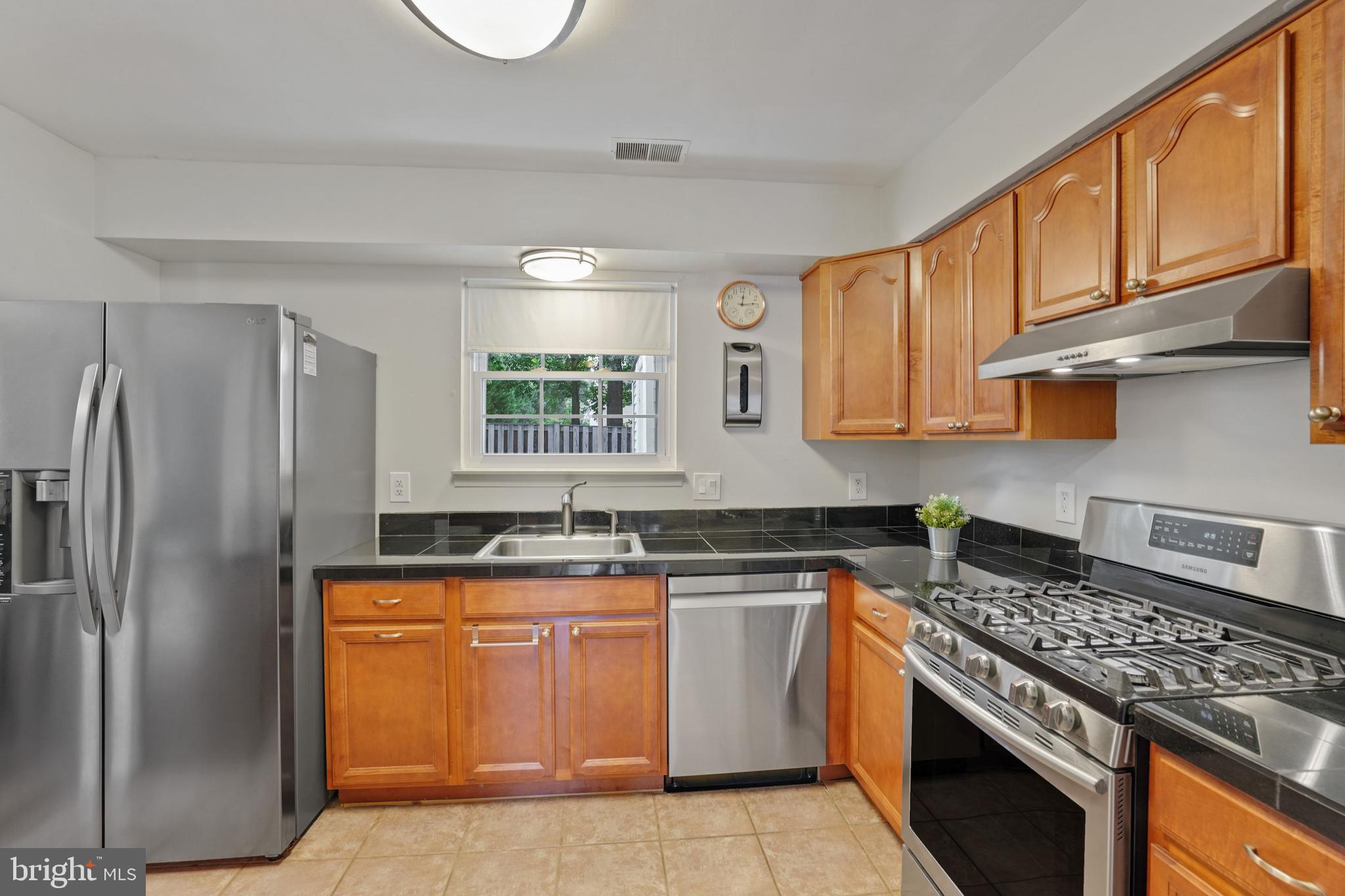 14801 Basingstoke Loop Centreville, VA 20120 - Photo 13 of 31