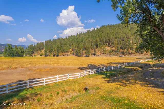$1,325,000 | 17778 East Canary Creek Road, Cataldo, ID 83810