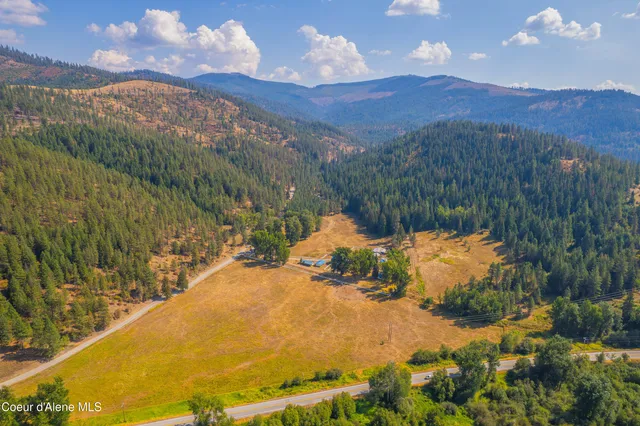 $1,325,000 | 17778 East Canary Creek Road, Cataldo, ID 83810