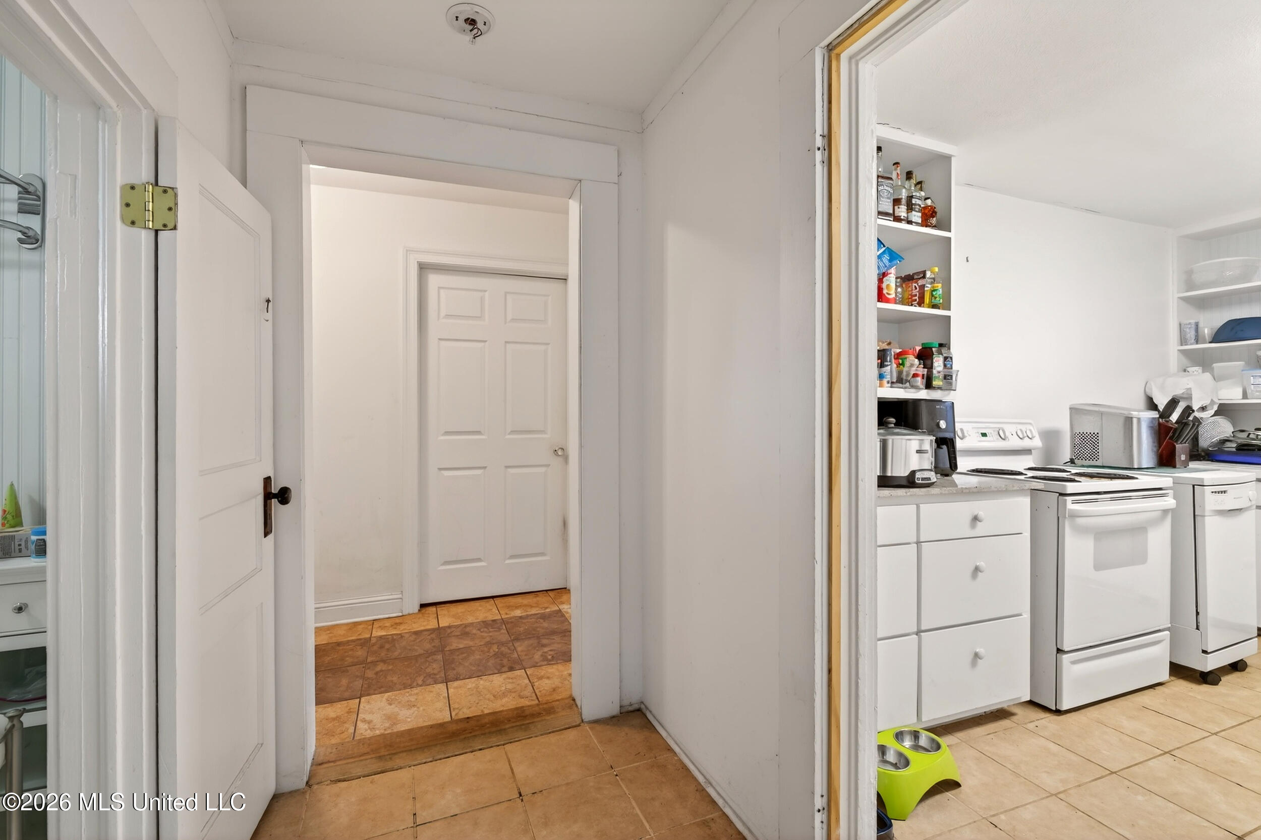 554 Homer Ladner Road Poplarville, MS 39470 - Photo 19 of 68 19_hallway