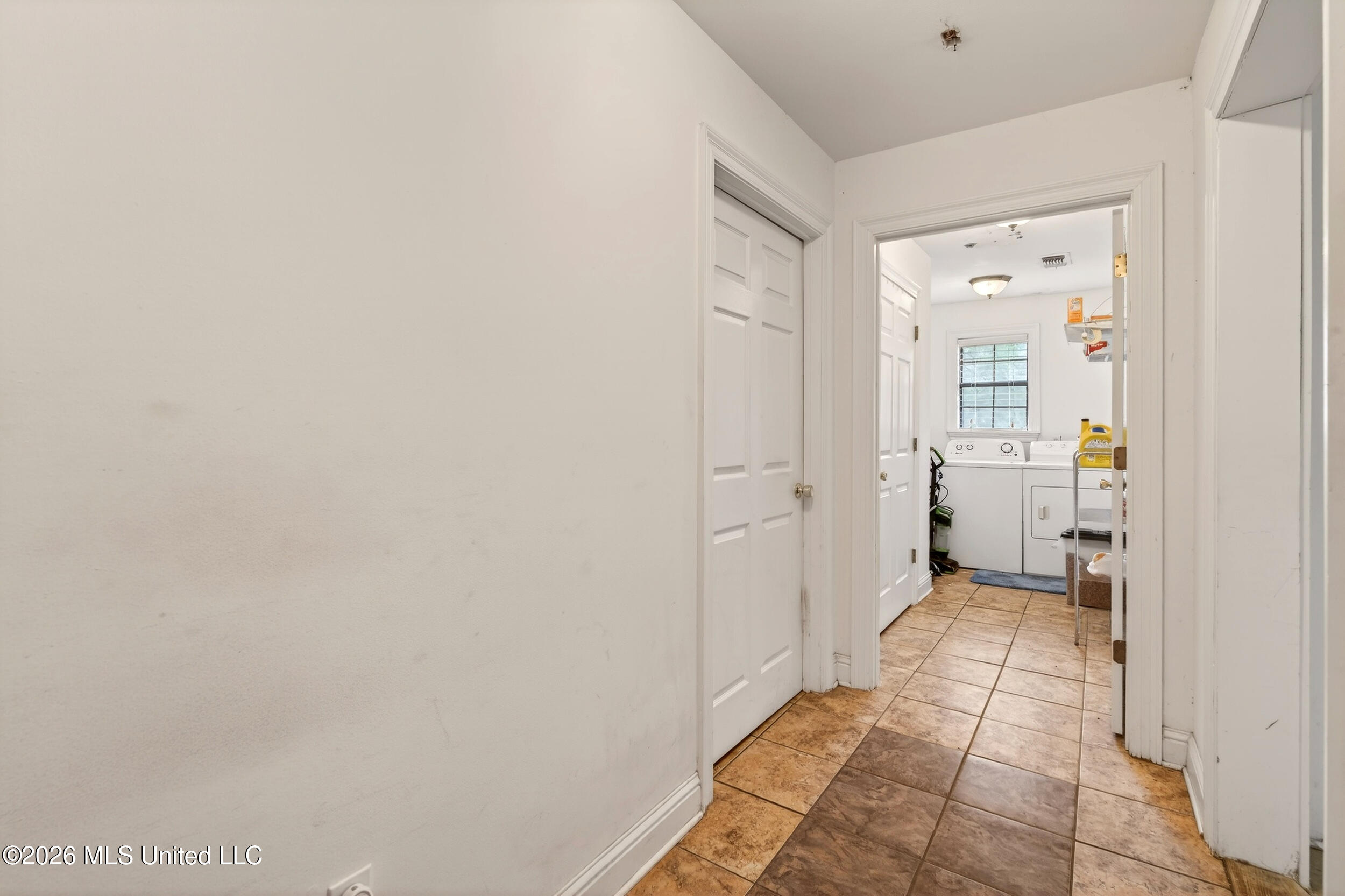 554 Homer Ladner Road Poplarville, MS 39470 - Photo 26 of 68 26_back hallway 1