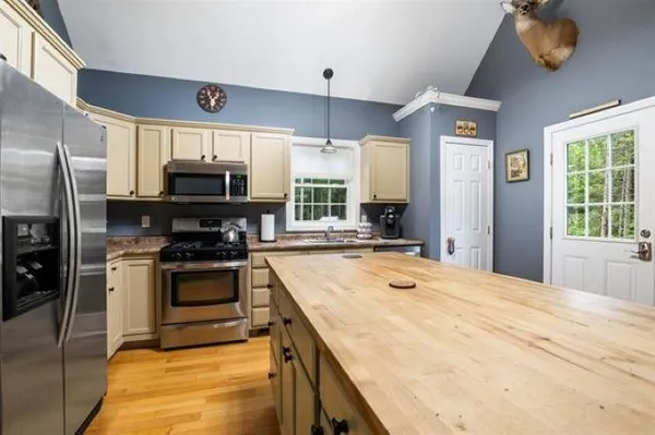 $439,900 | 164 Holbrook Hill Road, Stratford, NH 03590