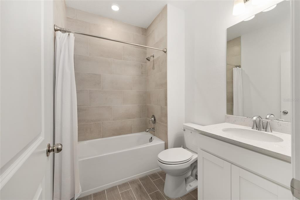 8972 Southwest 69th Terrace Ocala, FL 34476 - Photo 29 of 42 a bathroom with a toilet a sink and a bathtub
