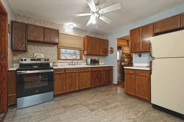 $389,900 | 25 Glen Drive, Ansonia, CT 06401