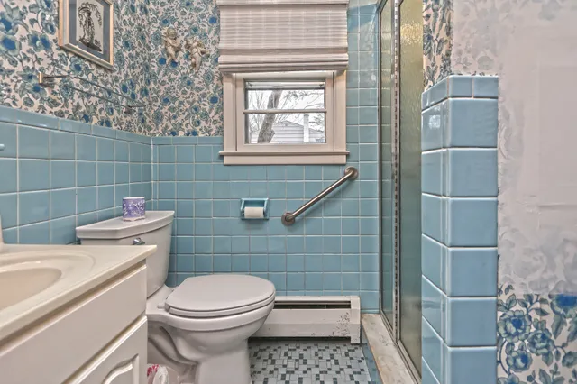 $389,900 | 25 Glen Drive, Ansonia, CT 06401