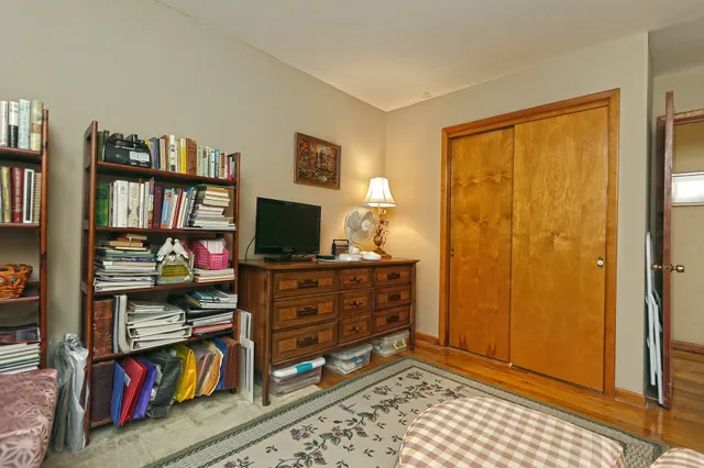 $389,900 | 25 Glen Drive, Ansonia, CT 06401