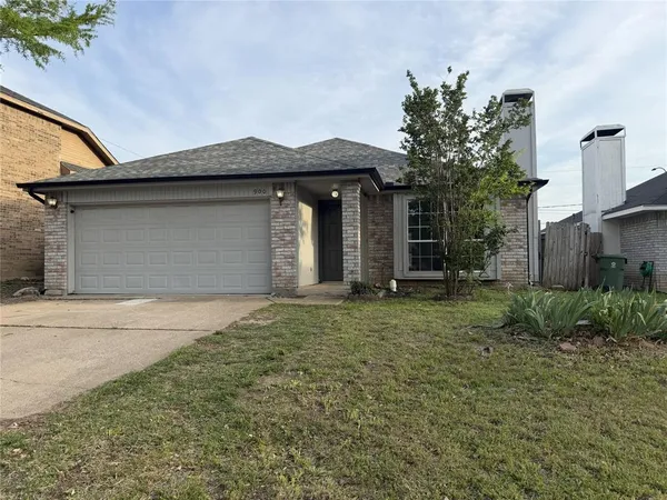 $278,000 | 900 Cornfield Drive, Arlington, TX 76017