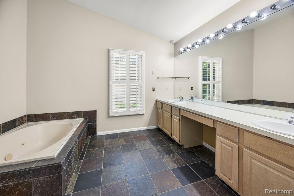 2384 Millbrook Court Rochester Hills, MI 48306 - Photo 42 of 58