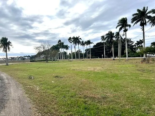 $425,000 | 2316 Bacom Point Road, Pahokee, FL 33476