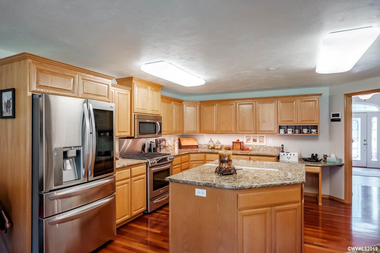 2595 Northwest Gibson Hill Road Albany, OR 97321 - Photo 14 of 41