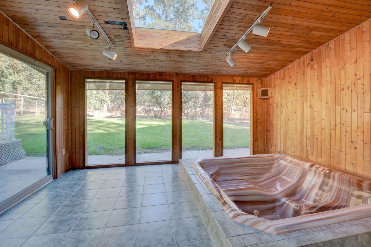 833 Upper Applegate Road Jacksonville, OR 97530 - Photo 7 of 58 a room with a bed and a large window
