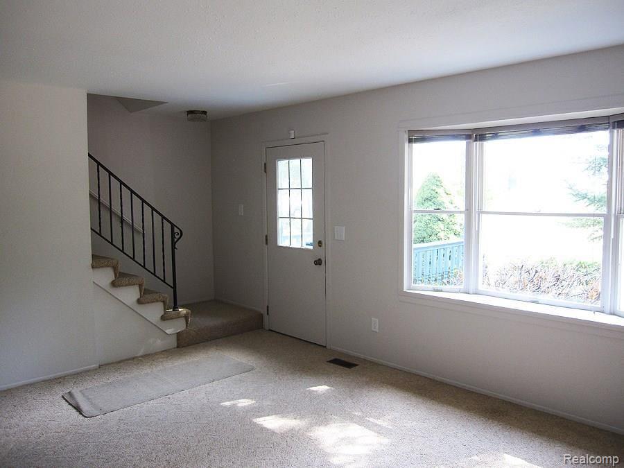 9296 Gale Road Goodrich, MI 48438 - Photo 3 of 31 Living Rm2.jpg