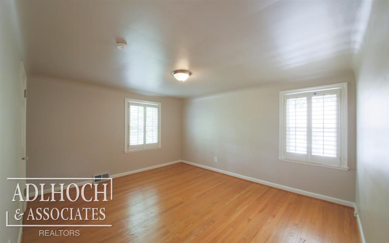 286 Fisher Road Grosse Pointe, MI 48230 - Photo 18 of 29 31300939-17.JPG