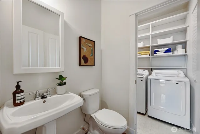 $579,000 | 410 Malden Avenue East, Unit B, Seattle, WA 98112