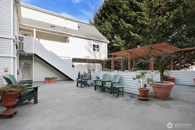 $579,000 | 410 Malden Avenue East, Unit B, Seattle, WA 98112