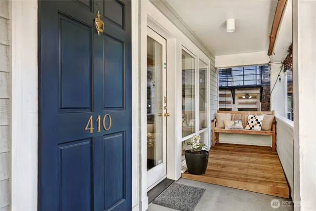 $579,000 | 410 Malden Avenue East, Unit B, Seattle, WA 98112