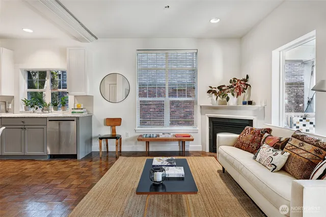 $579,000 | 410 Malden Avenue East, Unit B, Seattle, WA 98112