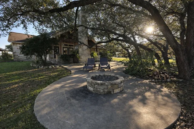 $530,000 | 266 Stone Oak Drive, Inez, TX 77968